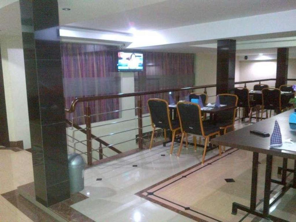 Erin Int Hotel Makassar Exterior foto